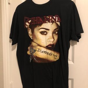 ***NEVER WORN*** Rihanna Diamond World Tour Shirt